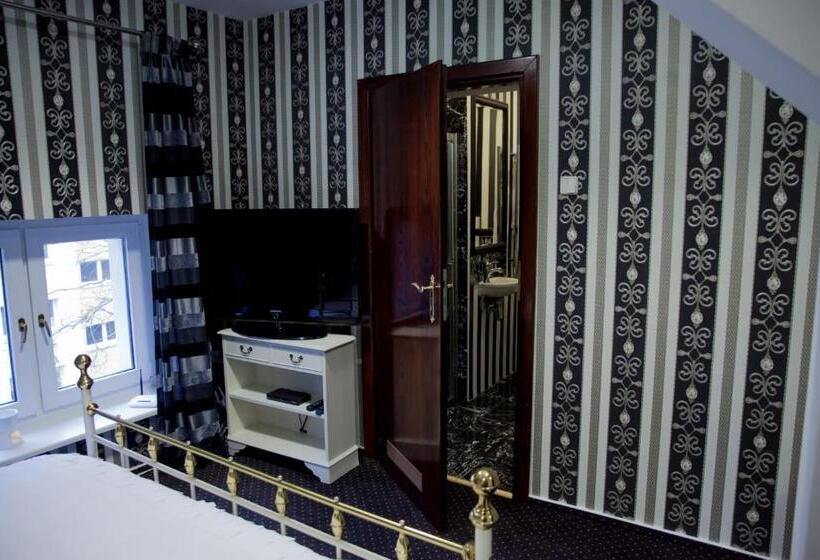 اتاق استاندارد با تخت بزرگ, Matejki 8