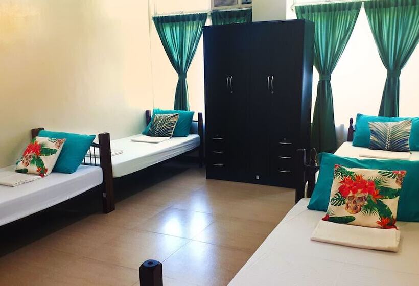 غرفة قياسية رباعية, Dumaguete Dormitel