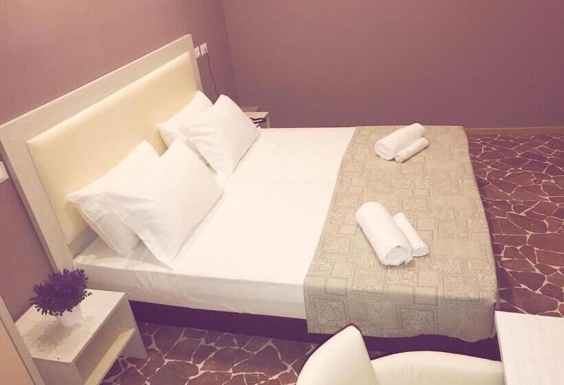 اتاق استاندارد سه نفره, Paganini