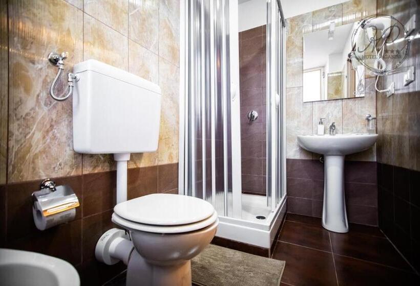 اتاق اکونومی, Paganini