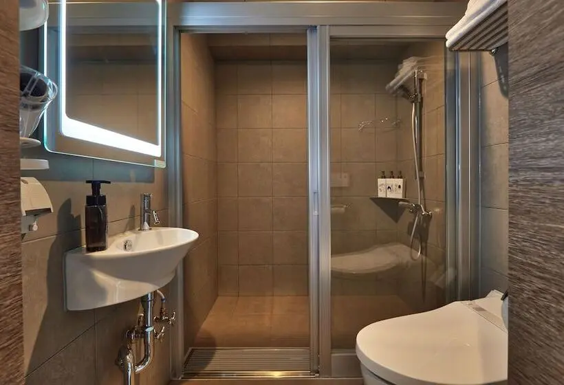 Economy-huone, Ryuka Hotel Naha