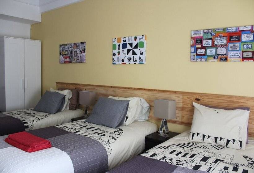 اتاق استاندارد سه تخته با بالکن, Tripgeo Guesthouse