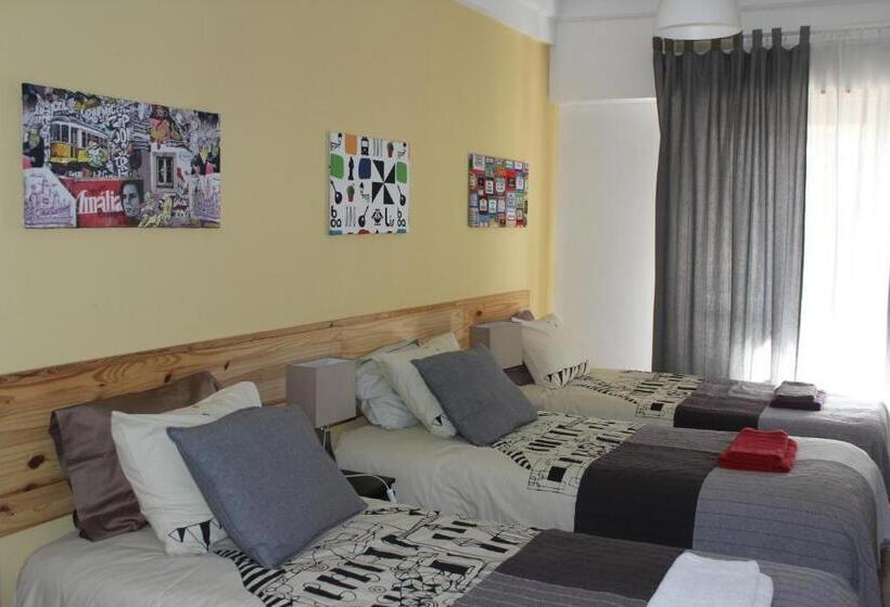 اتاق استاندارد سه تخته با بالکن, Tripgeo Guesthouse