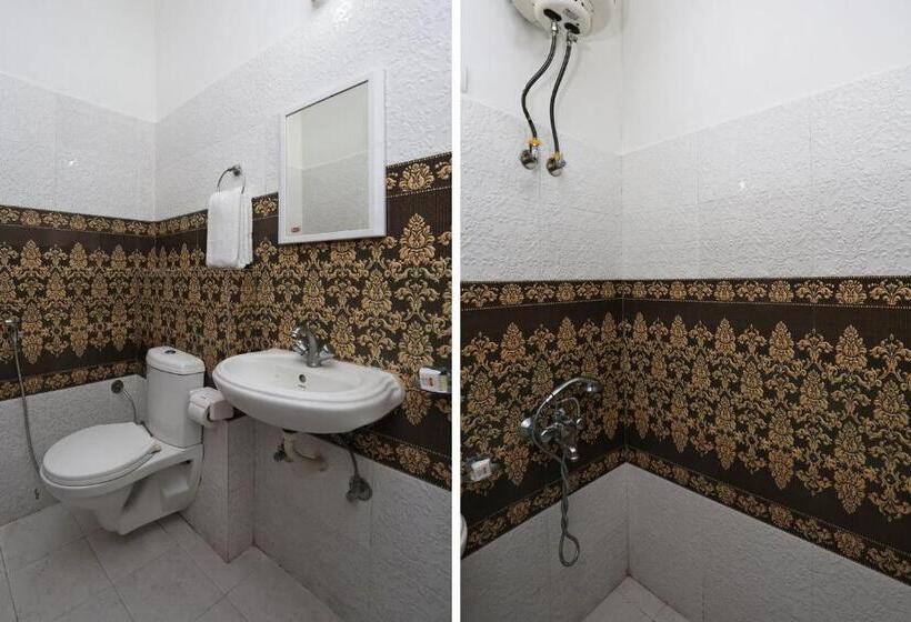 חדר קלאסי לשלושה, C D Guest House By Oyo Rooms