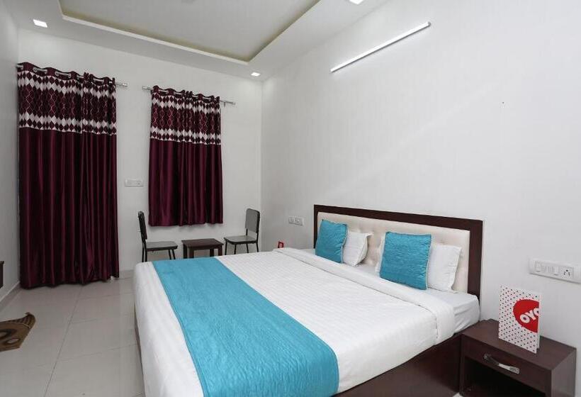 חדר קלאסי לשלושה, C D Guest House By Oyo Rooms