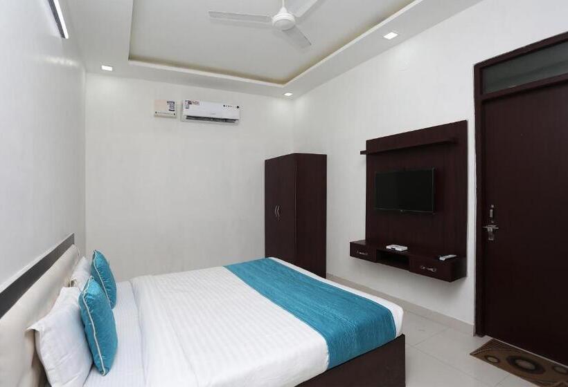 חדר קלאסי לשלושה, C D Guest House By Oyo Rooms