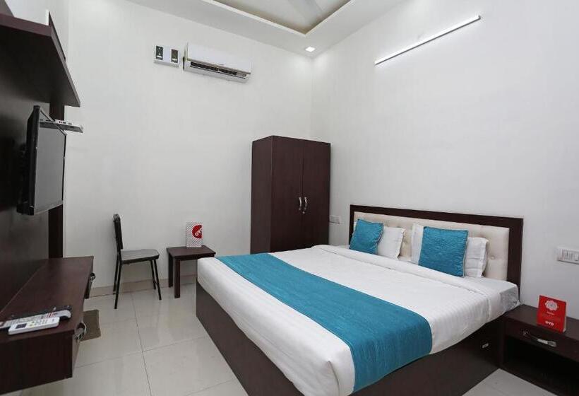 חדר קלאסי לשלושה, C D Guest House By Oyo Rooms