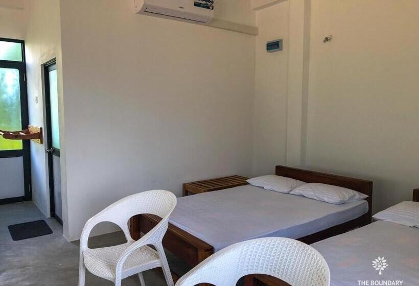 اتاق خانوادگی با چشم‌انداز باغ, The Boundary Yala