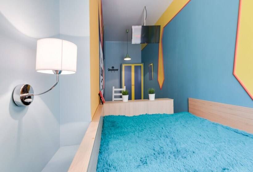 Номер Economy с общей ванной комнатой, Sovremennik