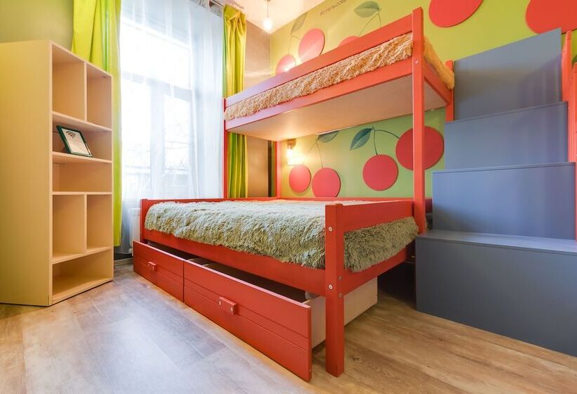 Семейный Номер Совместный Санузел, Sovremennik