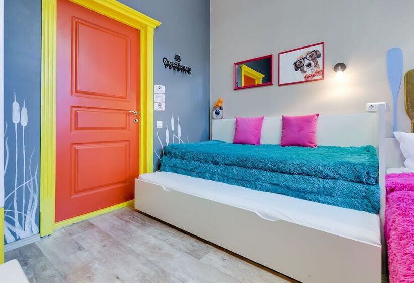 Семейный Номер Совместный Санузел, Sovremennik