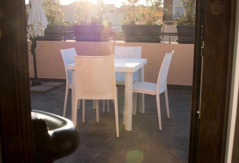 جناح مزود بتراس, Milazzo Inn Aimori