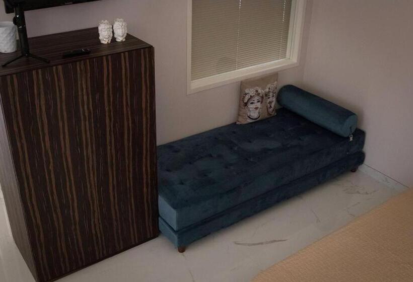 جناح مزود بتراس, Milazzo Inn Aimori