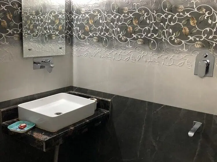 デラックスルーム, Kc Residency