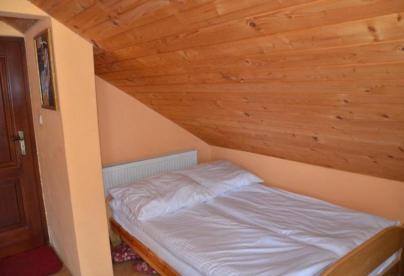 غرفة قياسية رباعية مزودة بشُرفة, Dworek Mazurski Lizer