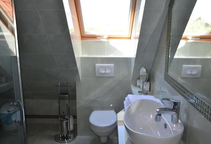 غرفة عائلية, Dworek Mazurski Lizer