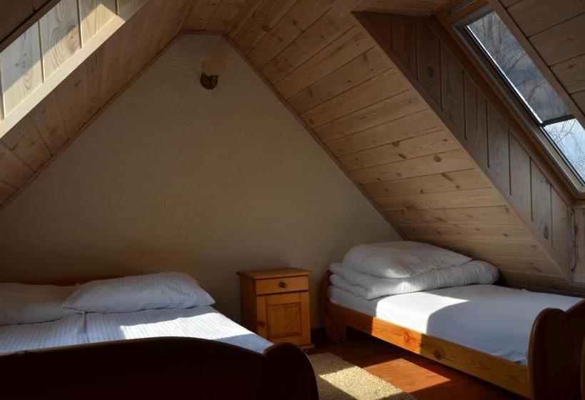 جناح عائلي, Dworek Mazurski Lizer