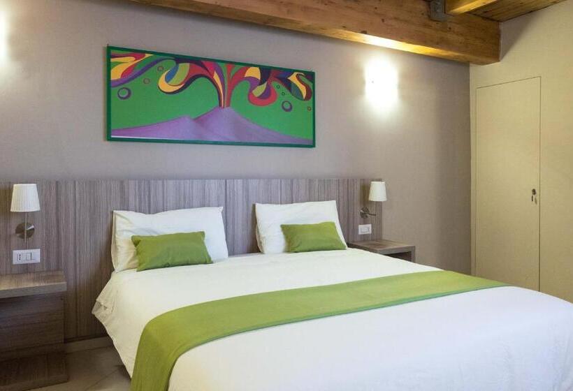 디럭스 4인 룸, Art Suite Nel Cuore Di Napoli