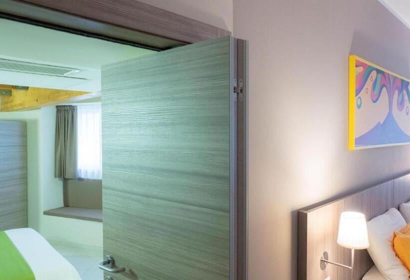 디럭스 4인 룸, Art Suite Nel Cuore Di Napoli