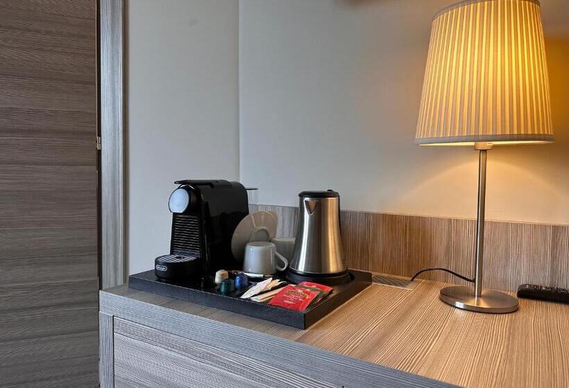 디럭스 4인 룸, Art Suite Nel Cuore Di Napoli