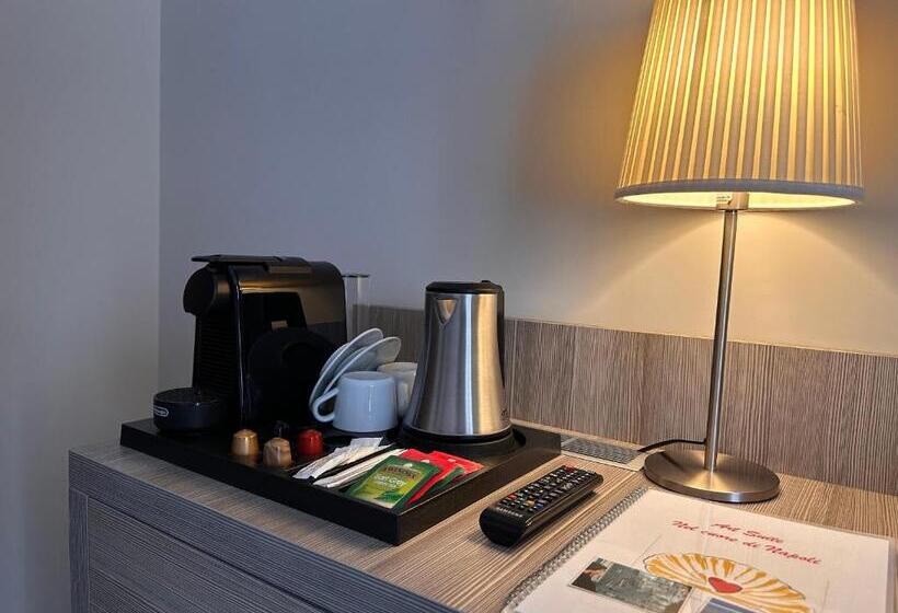 이코노미 룸, Art Suite Nel Cuore Di Napoli