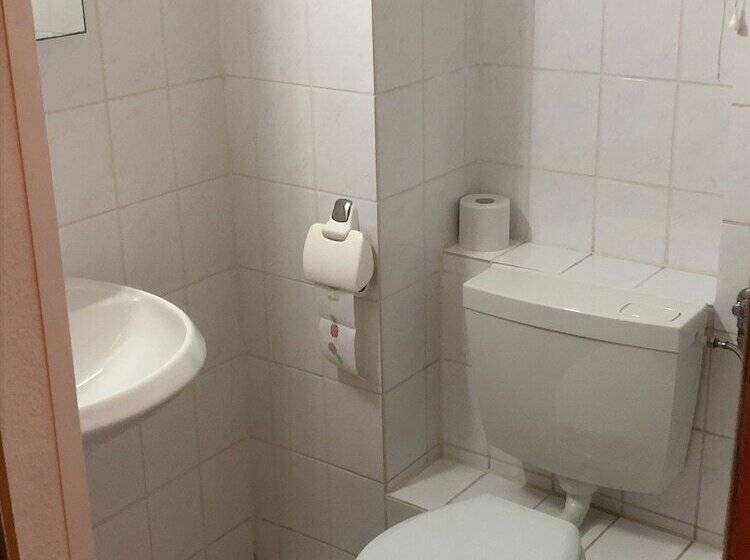 标准间, Riverside Inn