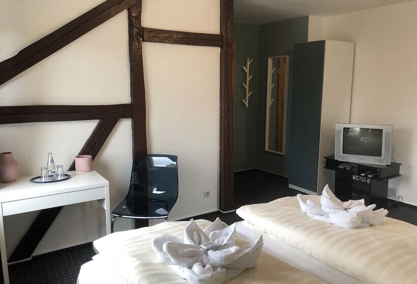 标准间, Riverside Inn