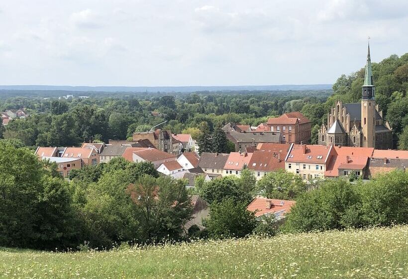 标准单人间, Riverside Inn