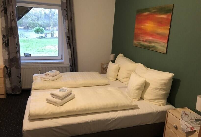 标准间, Riverside Inn