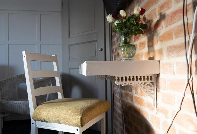 标准间, Riverside Inn