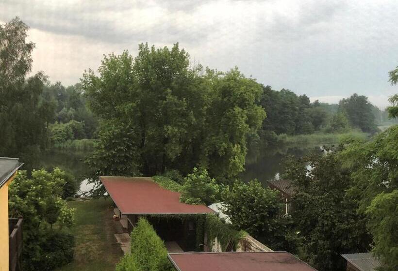 标准间, Riverside Inn