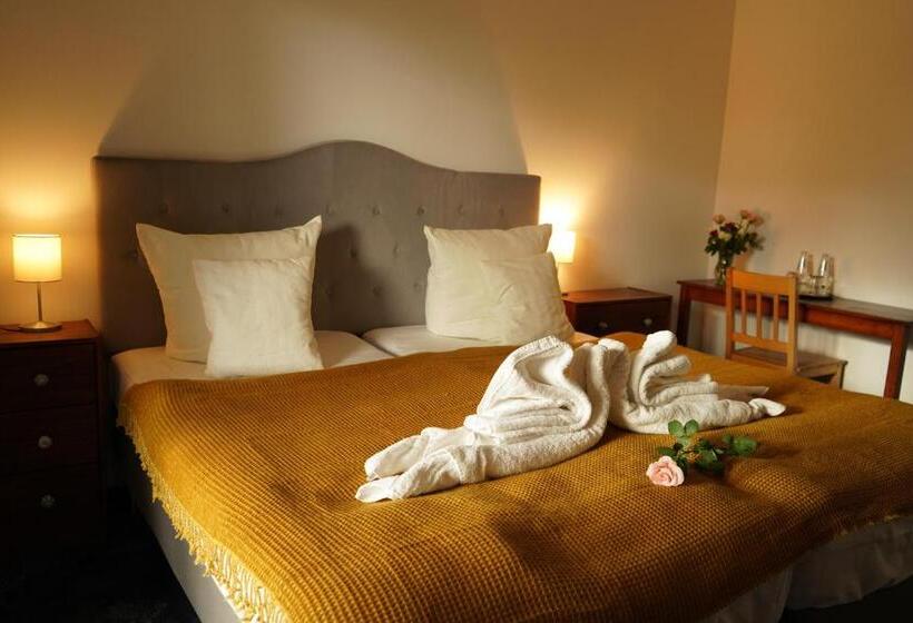 标准间, Riverside Inn