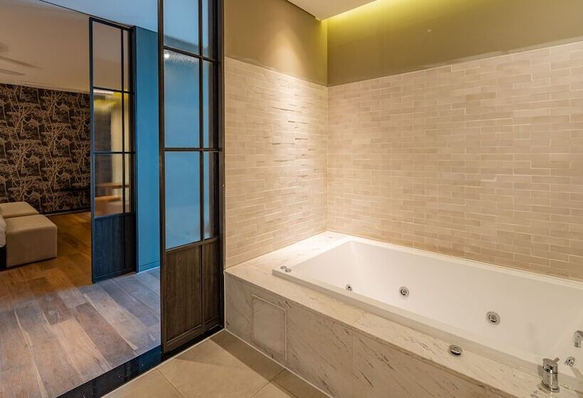 豪华房间, Barahan Jeonju