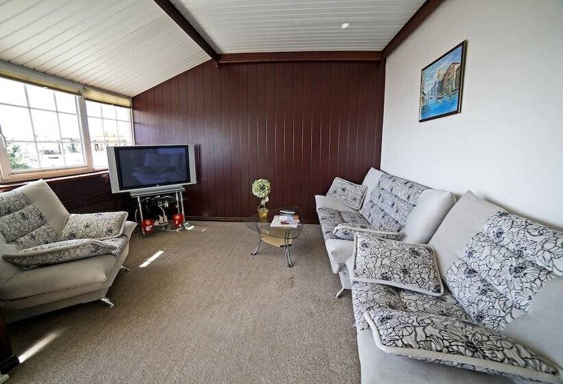 سوییت خانوادگی, Lighthouse