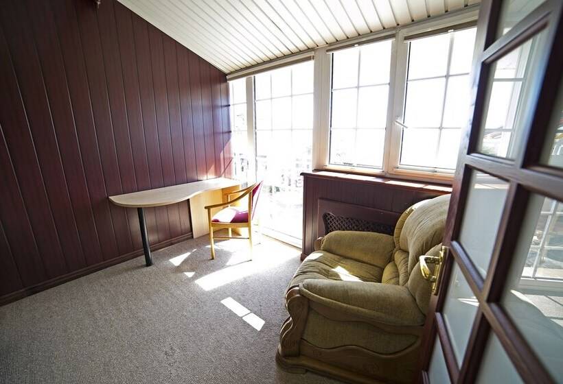 سوییت خانوادگی, Lighthouse