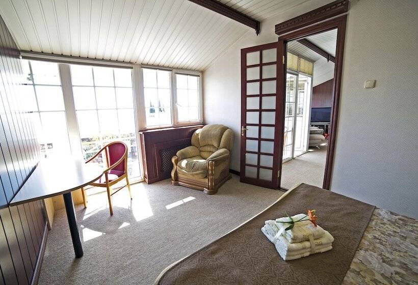 سوییت خانوادگی, Lighthouse