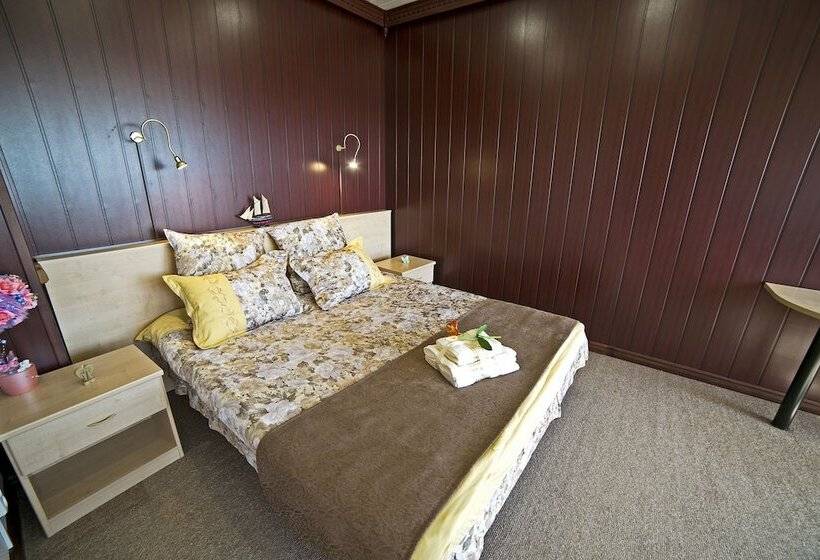 سوییت خانوادگی, Lighthouse