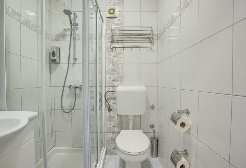 חדר דלוקס יחיד, Livadic