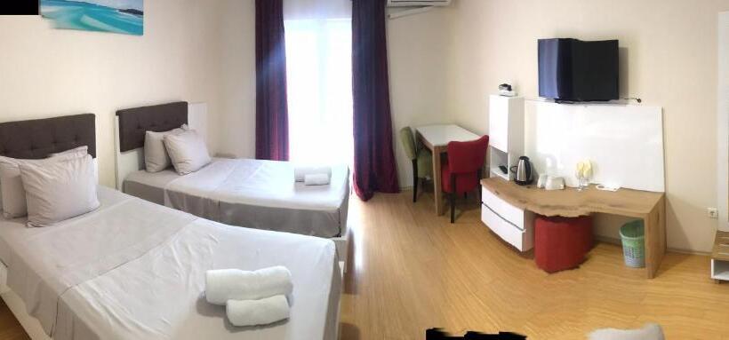 חדר דלוקס, Livadic