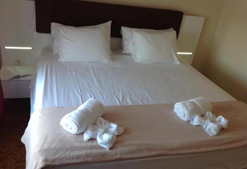 דירת חדר נוף לים, Livadic