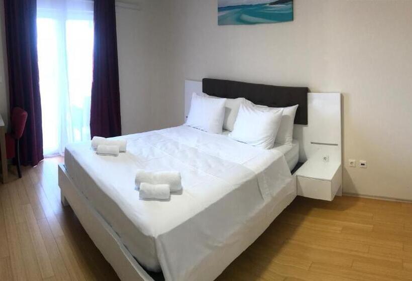 חדר דלוקס יחיד, Livadic