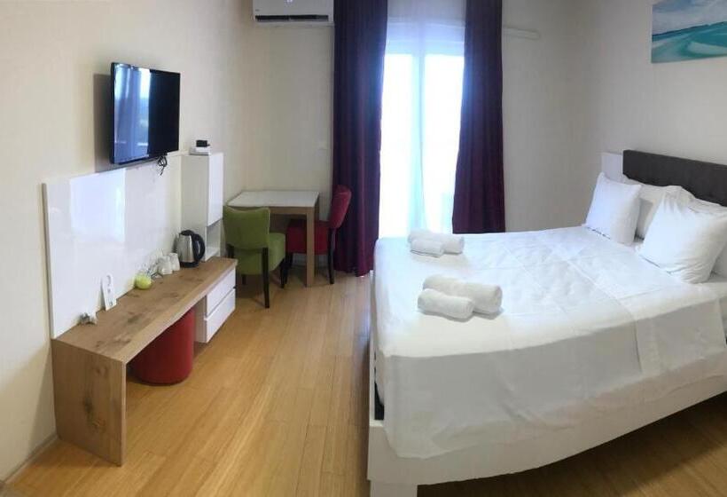 חדר דלוקס יחיד, Livadic