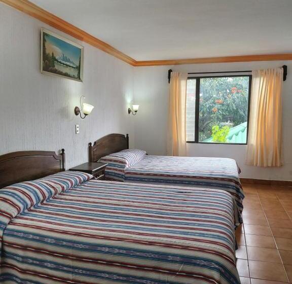 اتاق خانوادگی, Perla Maya