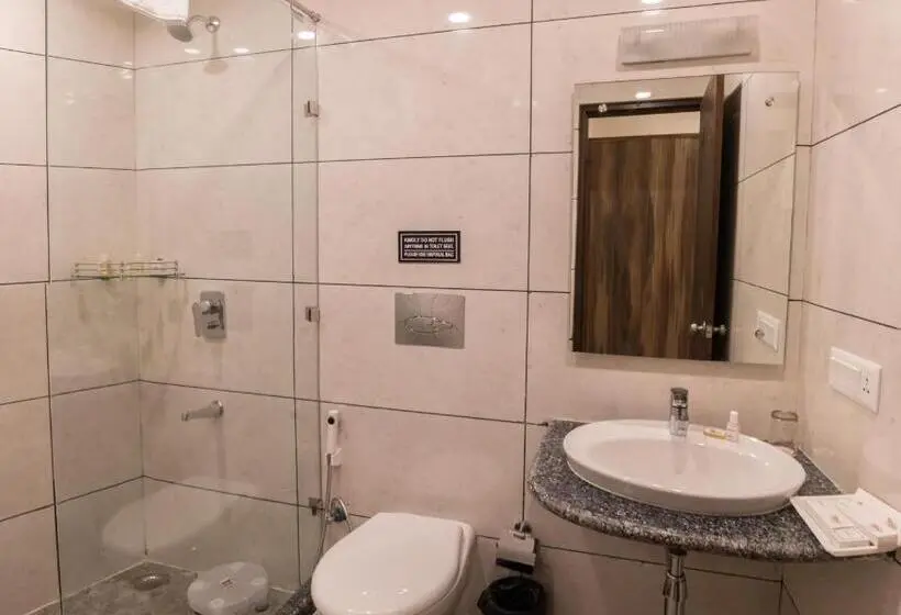 Suite Familiale, Seven Oaks
