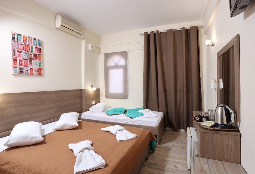 חדר סטנדרט לשלושה עם נוף צדדי לים, Summer Beach