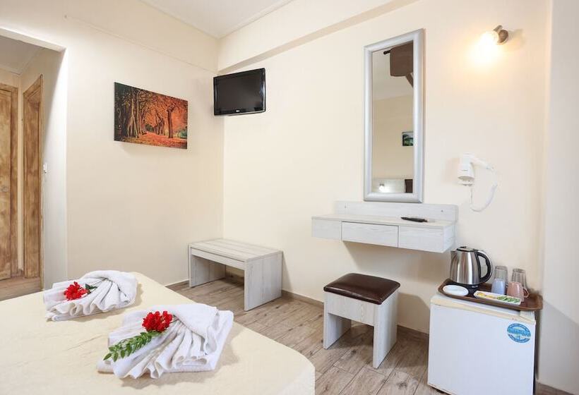 חדר סטנדרט לשלושה עם נוף צדדי לים, Summer Beach