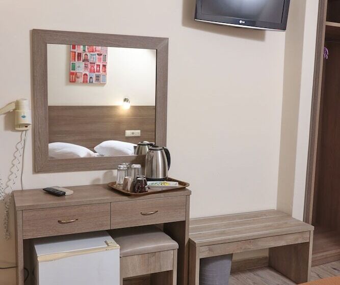 חדר סטנדרט לשלושה עם נוף צדדי לים, Summer Beach