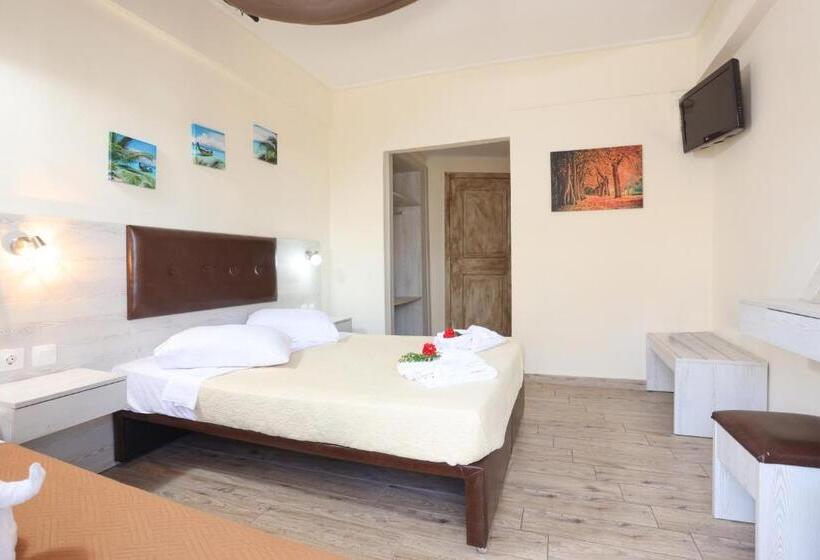 חדר סטנדרט לשלושה עם נוף צדדי לים, Summer Beach