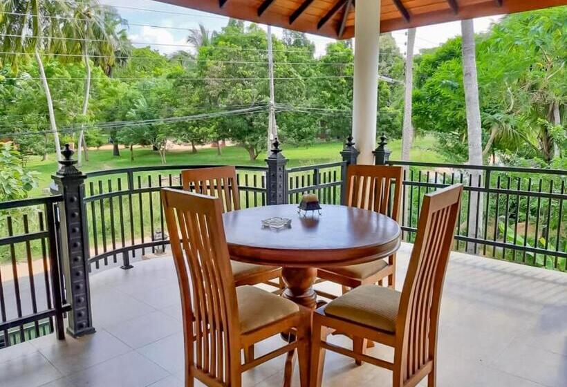 اتاق لوکس سه تخته, Marathona Tourist Resort   Anuradhapura