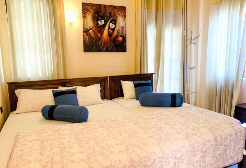 اتاق لوکس سه تخته, Marathona Tourist Resort   Anuradhapura